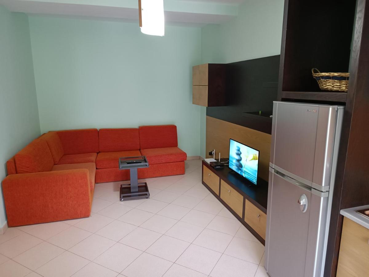 Family Beach 100 Square Metres Apartment Golem  Dış mekan fotoğraf