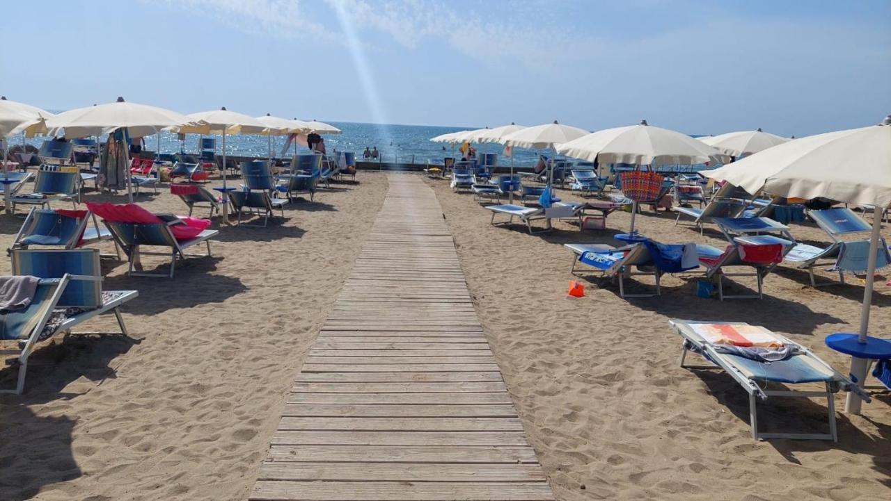 Family Beach 100 Square Metres Apartment Golem  Dış mekan fotoğraf