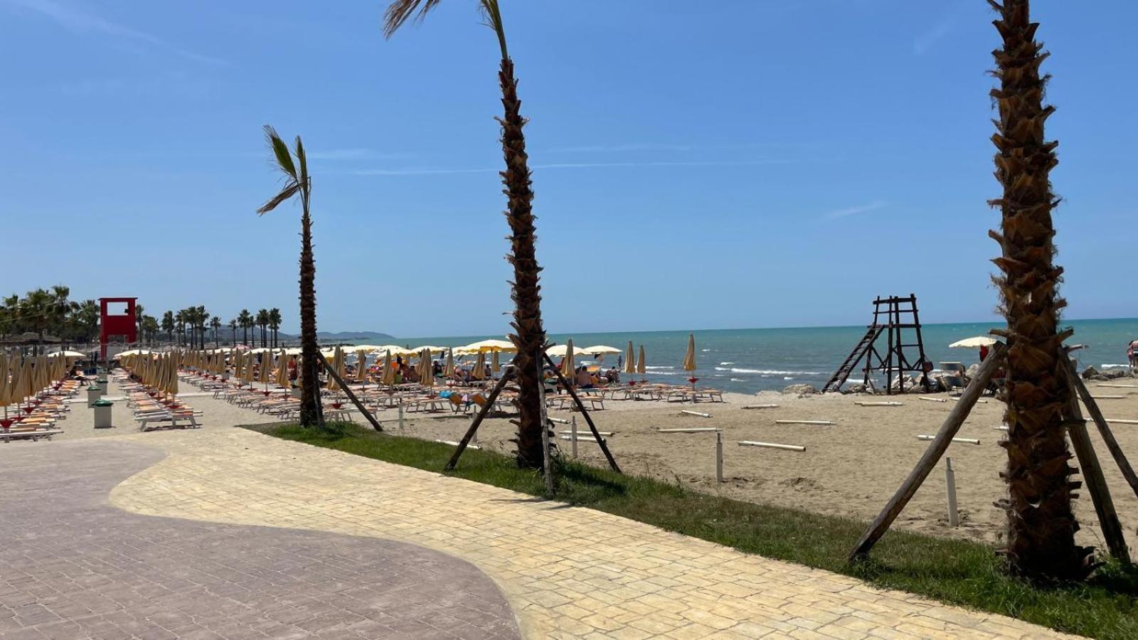 Family Beach 100 Square Metres Apartment Golem  Dış mekan fotoğraf